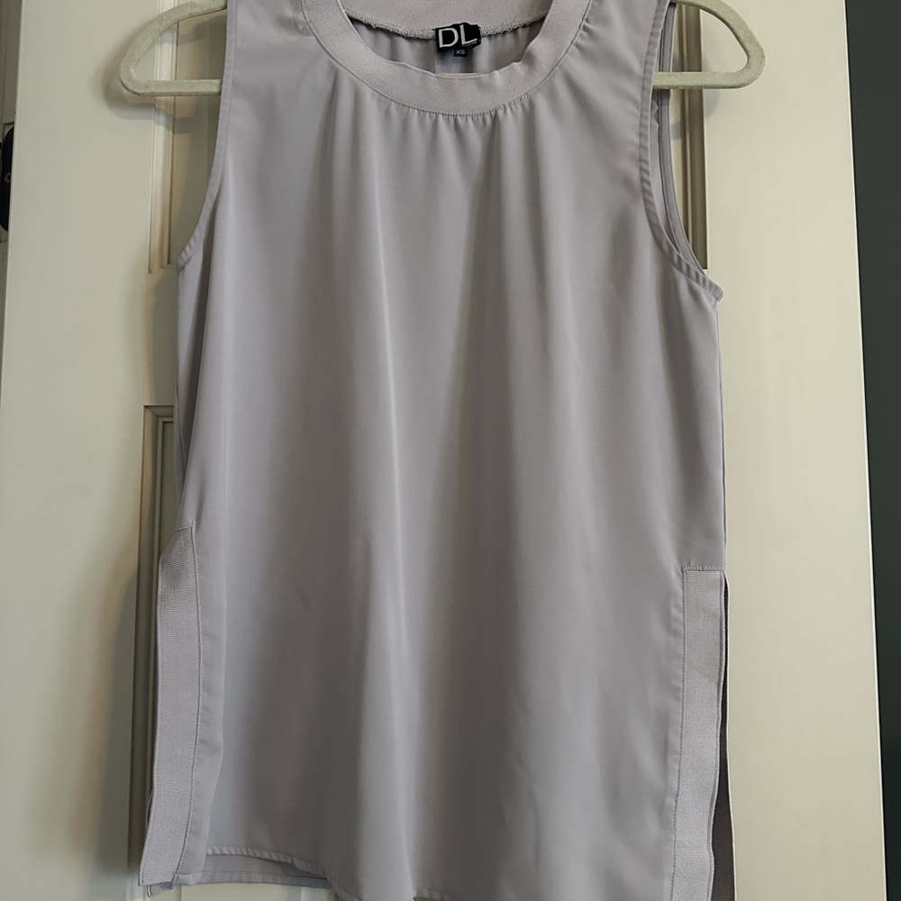 Women's Gray Sleeveless Top